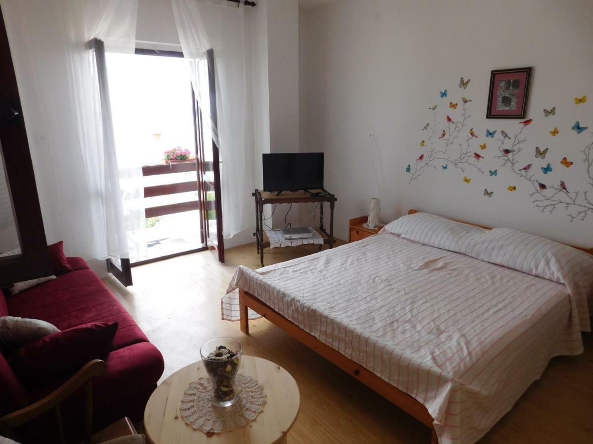 Apartmani Mikin 베티나 외부 사진